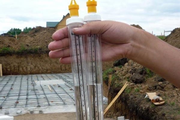 Тонкости использования водного строительного уровня